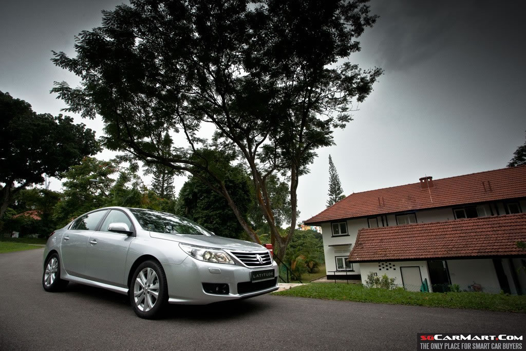 Renault Latitude Privilege 2.0 (A) Review