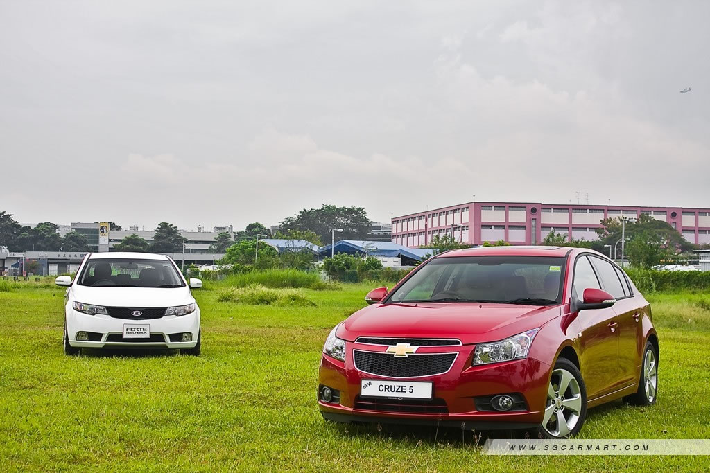 Kia Forte Hatchback 1.6 SX (A) vs Chevrolet Cruze 5 Sportback 1.6 LS