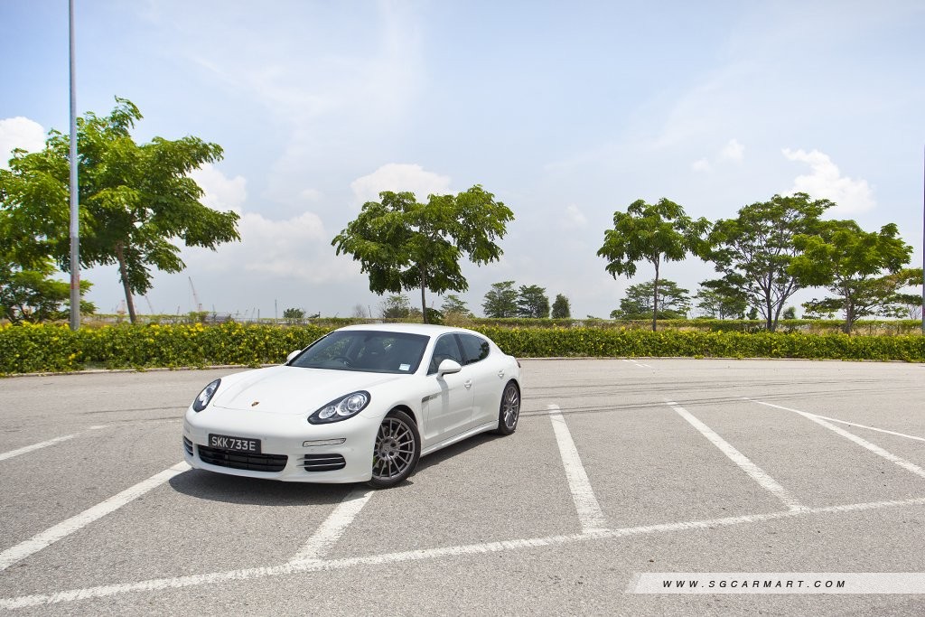 Porsche Panamera S E-Hybrid 3.0 (A) Review