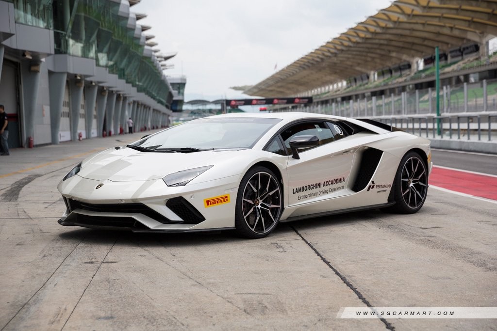 Lamborghini Aventador S Coupe 6.5 V12 (A) First Drive Review - Sgcarmart