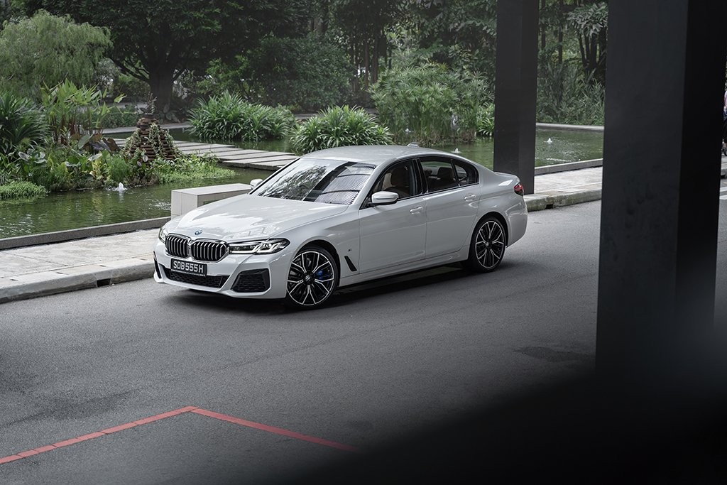 BMW 5 Series Sedan Mild Hybrid 530i M Sport (A) Facelift Review
