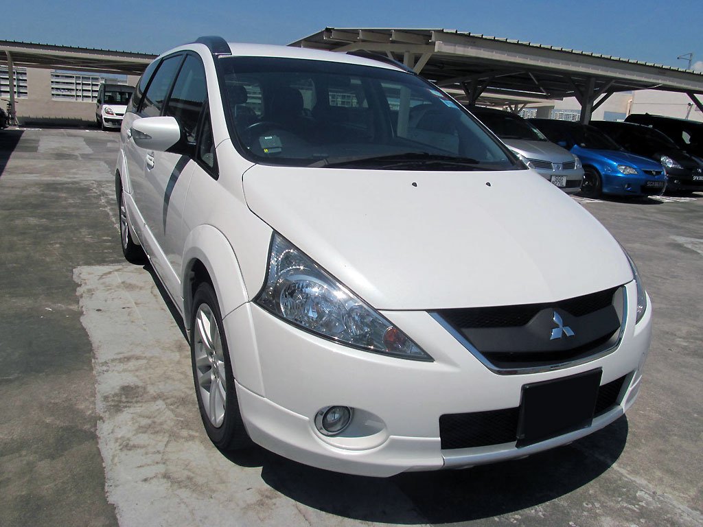 Mitsubishi Grandis 2.4L Sports-Gear
