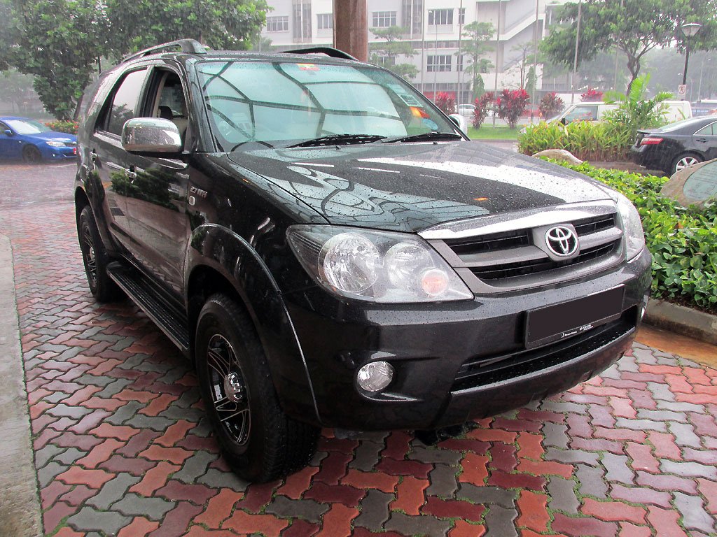 Toyota Fortuner 2.7A