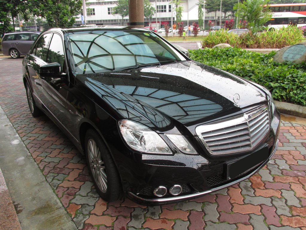 Mercedes Benz E200 CGI Blue-Efficiency