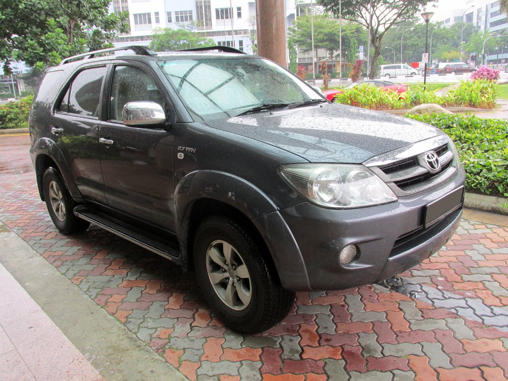 Toyota Fortuner 2.7A