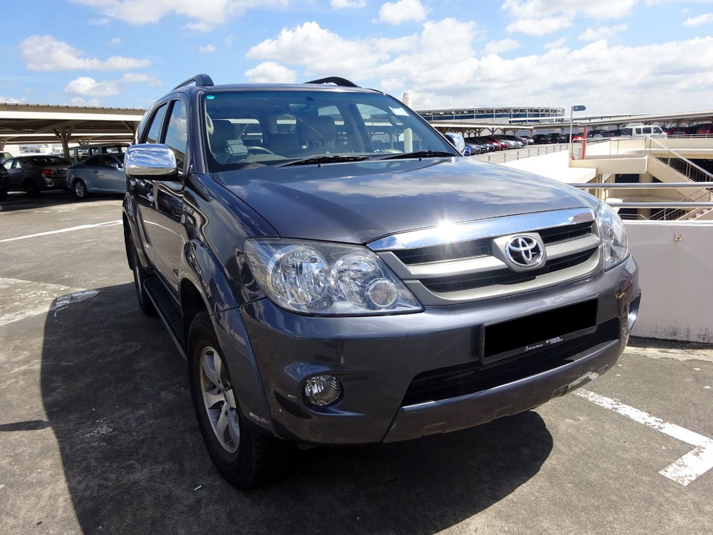 Toyota Fortuner 2.7A 2WD
