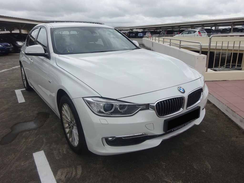 BMW 320i Luxury