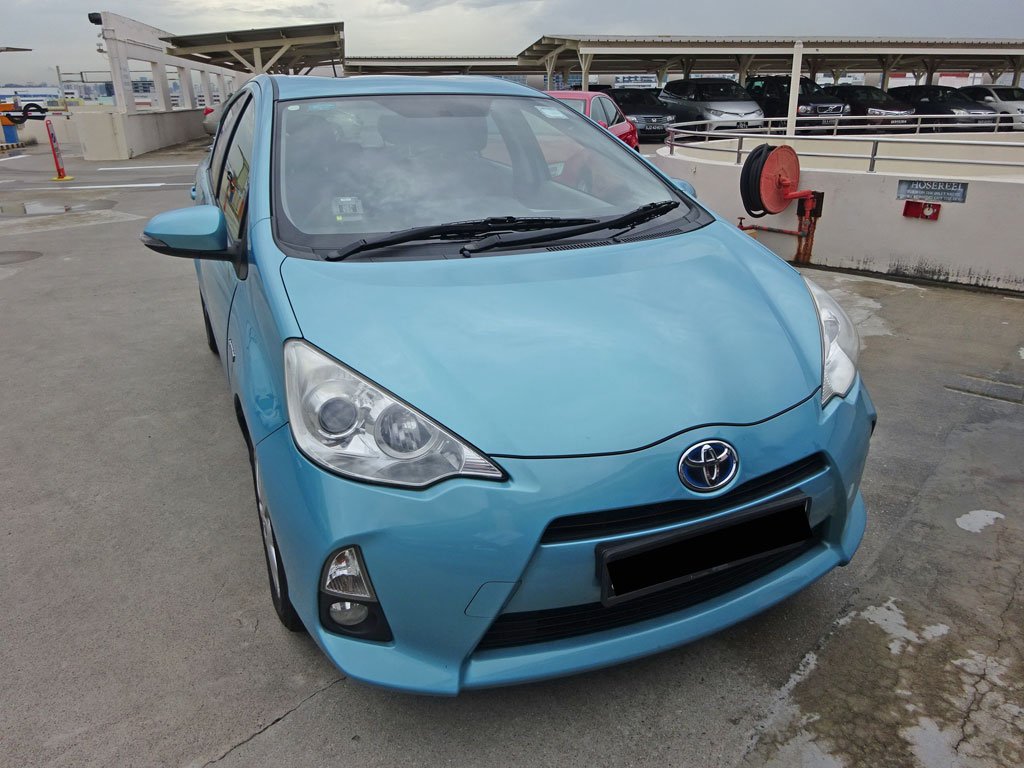 Toyota Prius C CVT (Hybrid)