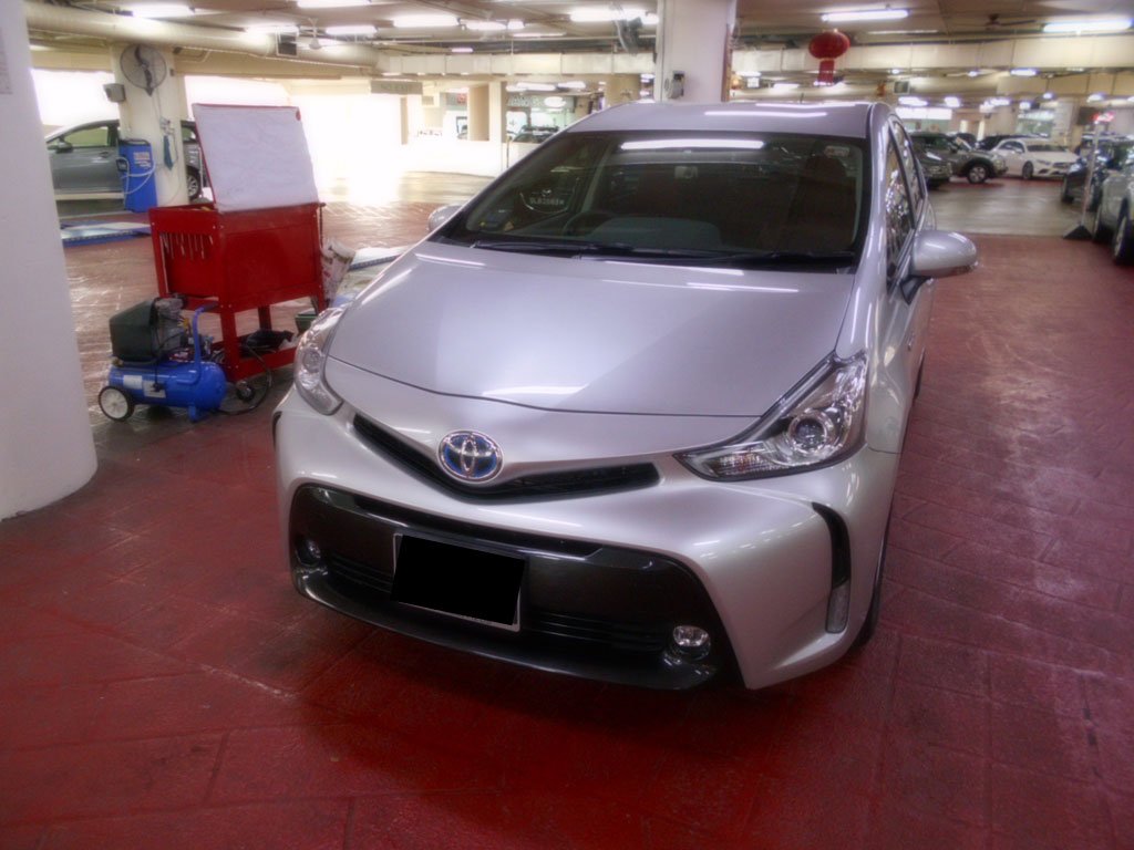 Toyota Prius Alpha 1.8S CVT (Hybrid)