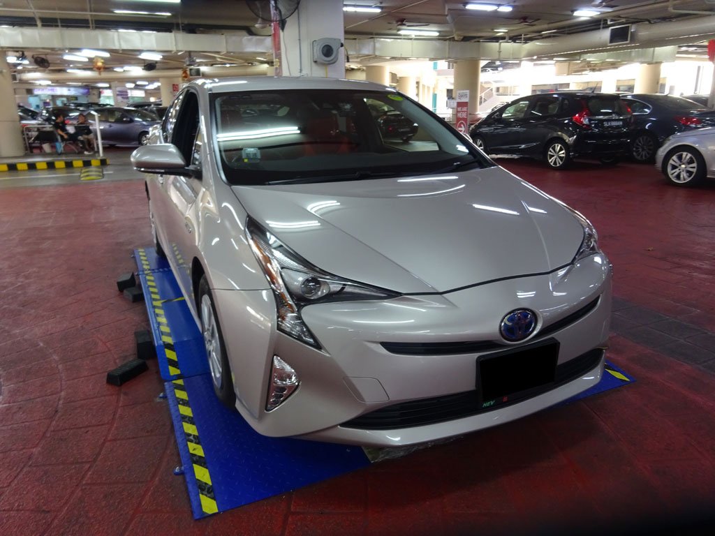 Toyota Prius Hybrid 1.8S CVT (Hybrid)