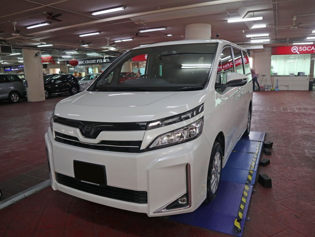 Toyota Voxy V 1.8A CVT (Hybrid)