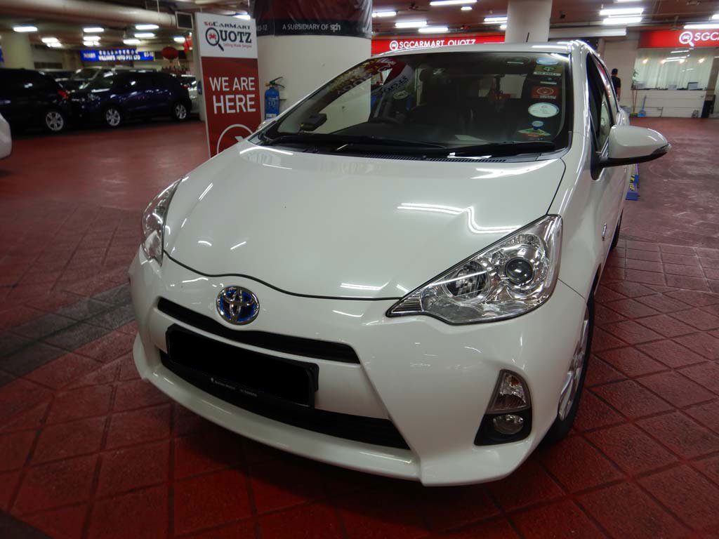 Toyota Prius 1.5C CVT (Hybrid)