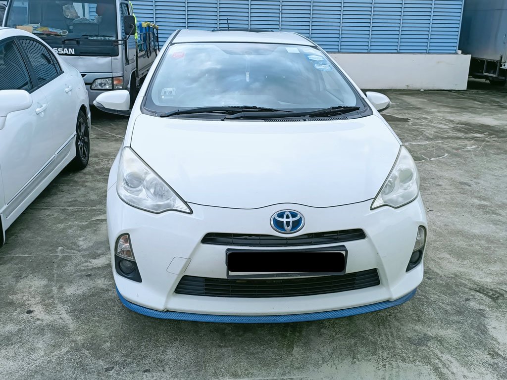 Toyota Prius C 1.5A CVT (Hybrid)