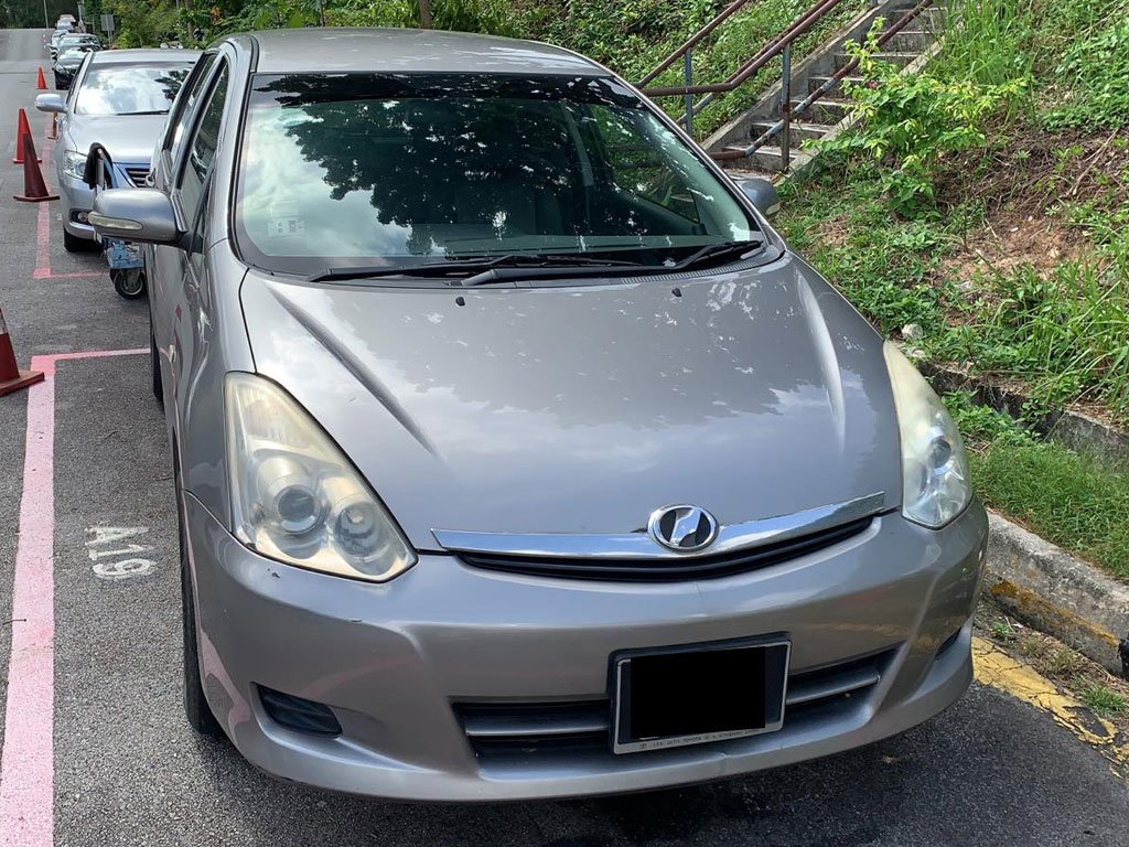 Toyota Wish 1.8A (COE till 12/21)