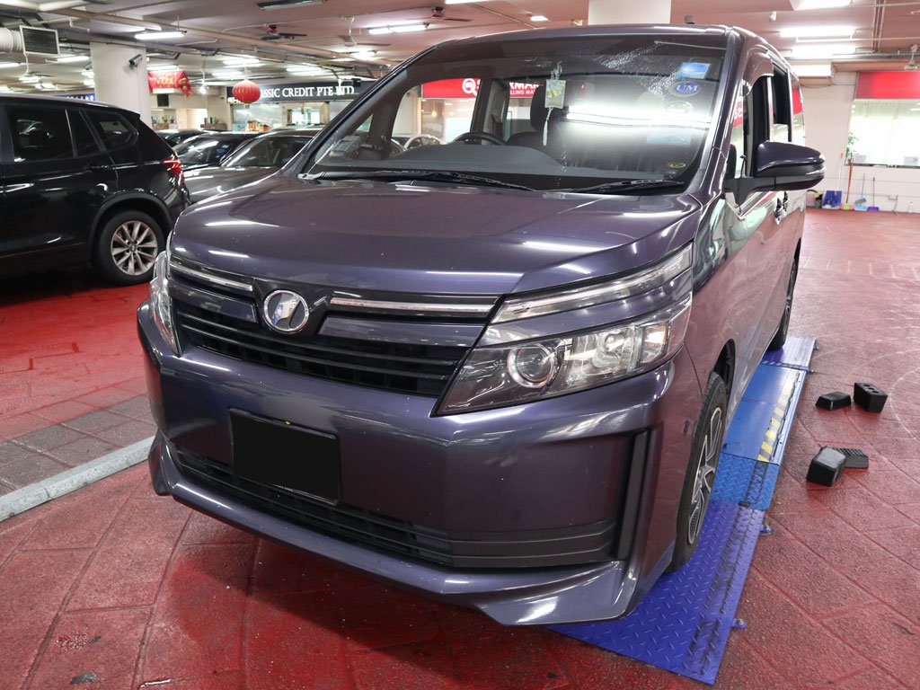 Toyota Voxy 2.0X A