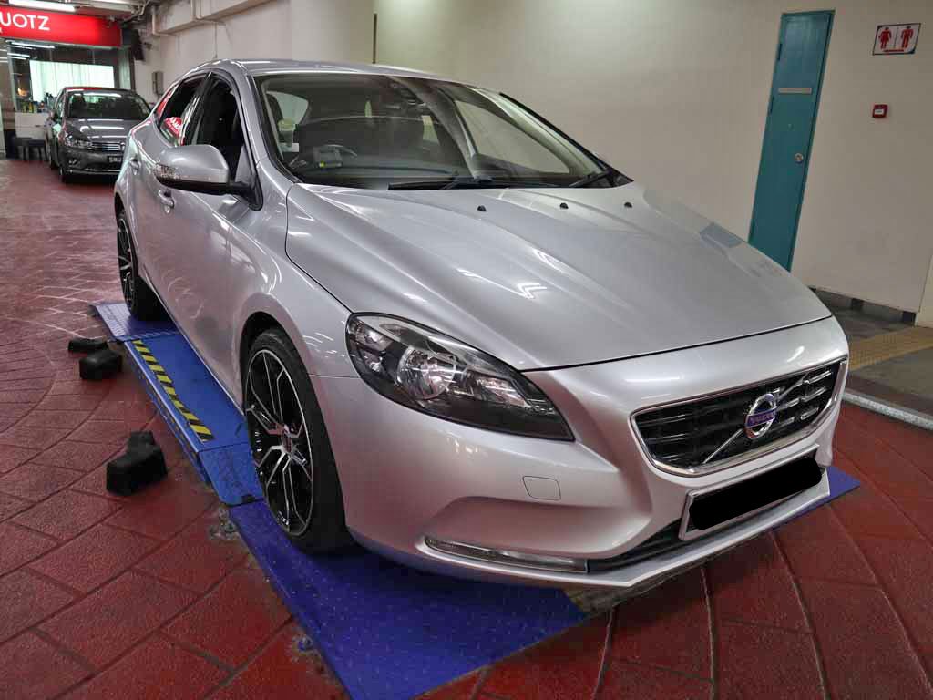 Volvo V40 D2