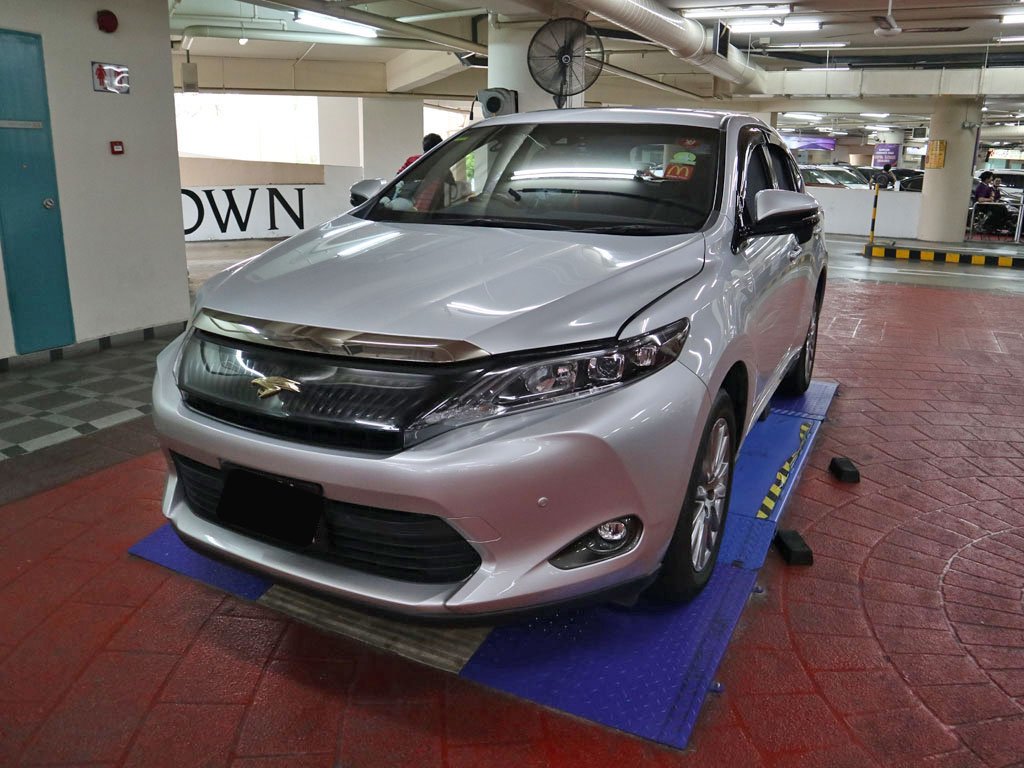 Toyota Harrier Premium 2.0A CVT Sunroof