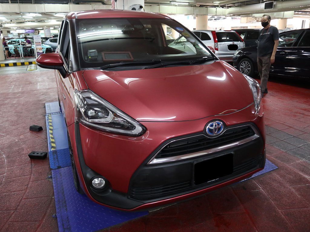 Toyota Sienta 1.5G A (Hybrid)