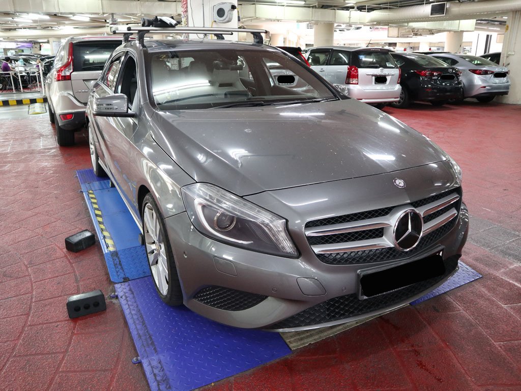 Mercedes Benz A200 (BI-Xenon)