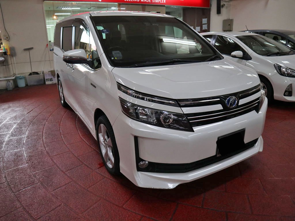 Toyota Voxy 1.8V CVT (Hybrid)