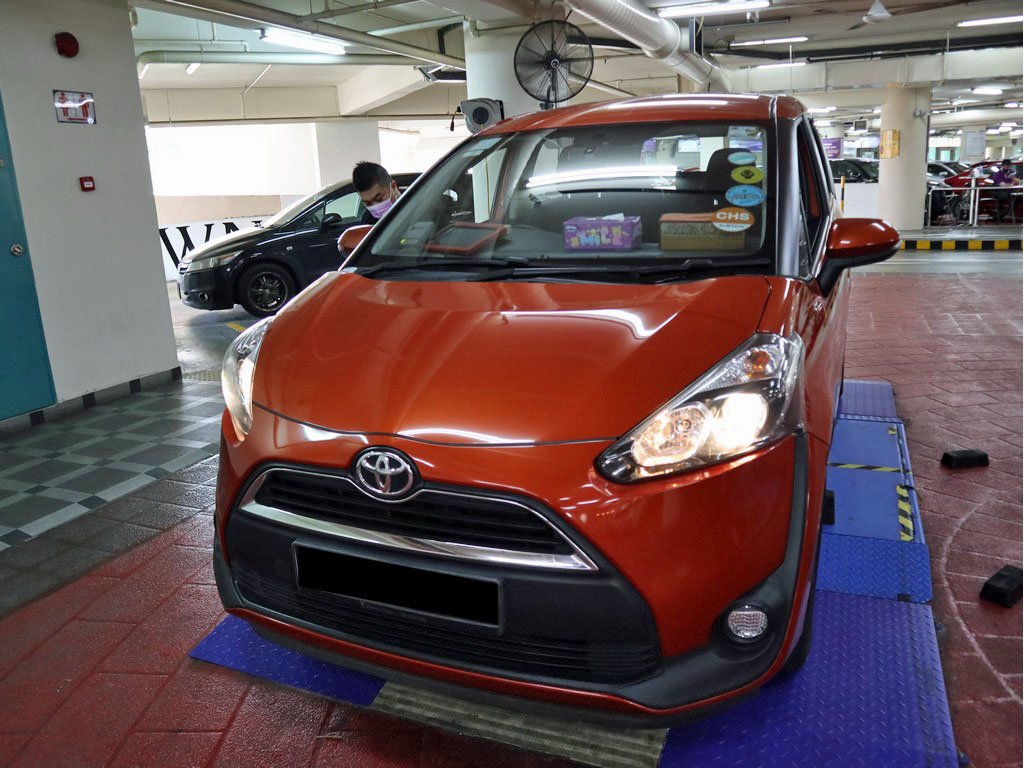 Toyota Sienta 1.5 CVT STD