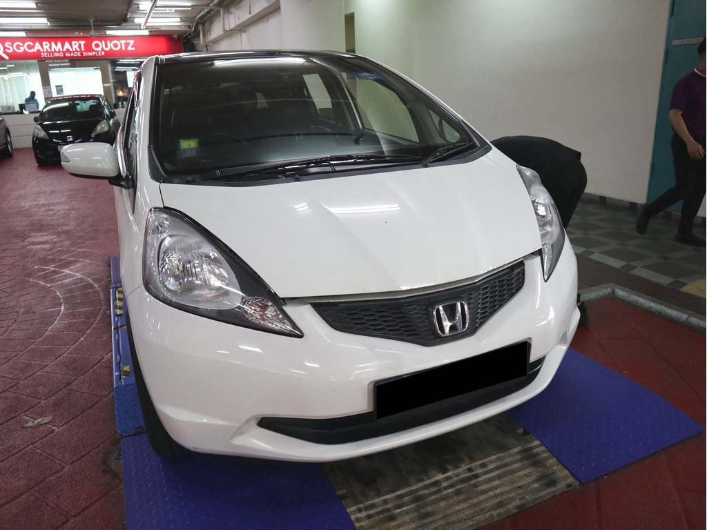Honda Fit 1.3G Skyroof A (COE till 12/2023)