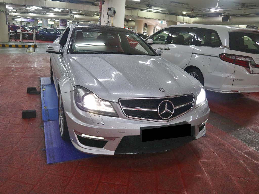 Mercedes Benz C63 AMG Coupe