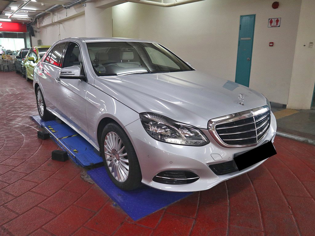 Mercedes Benz E200 Sedan (R17)