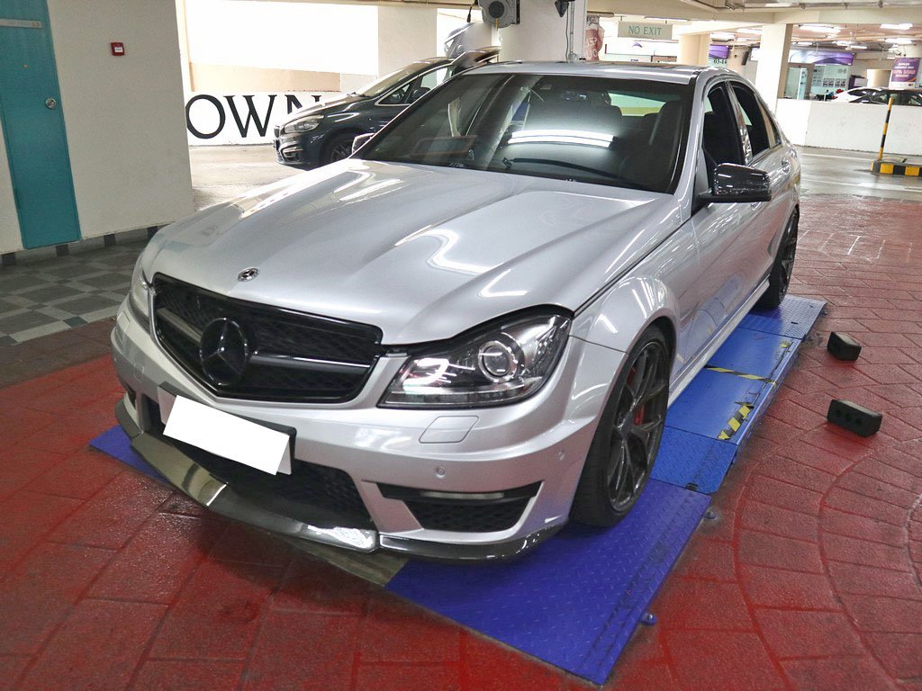 Mercedes Benz C63 AMG A