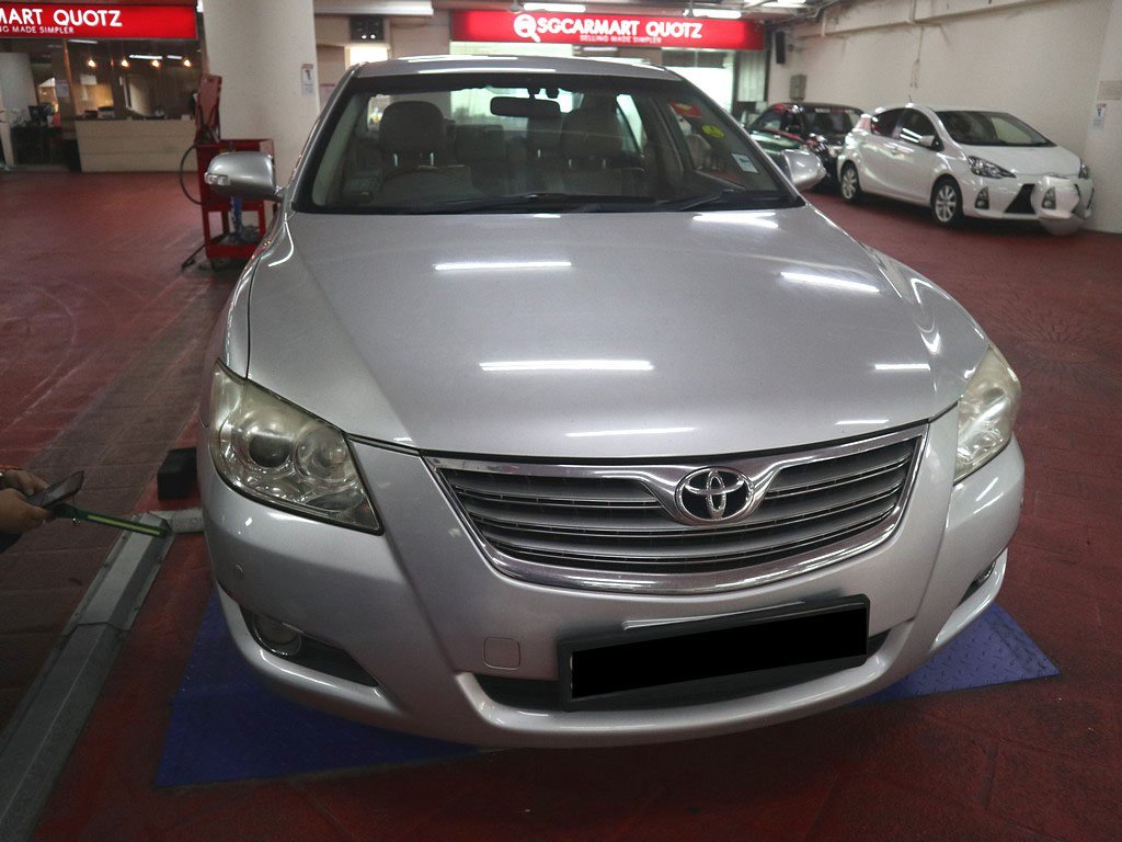Toyota Camry 2.0A (COE till 04/2027)