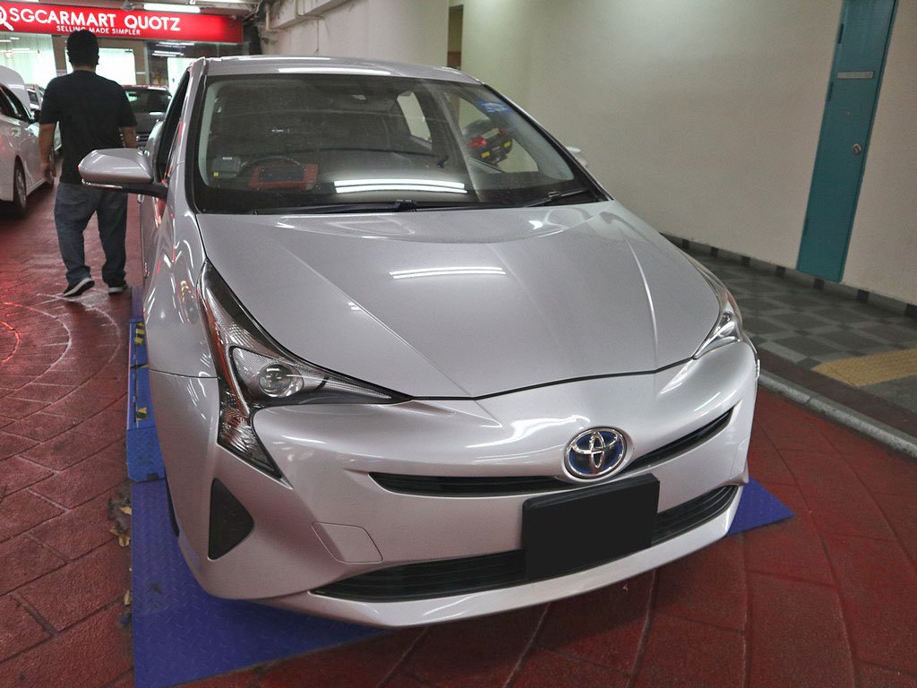 Toyota Prius 1.8S CVT (Hybrid)