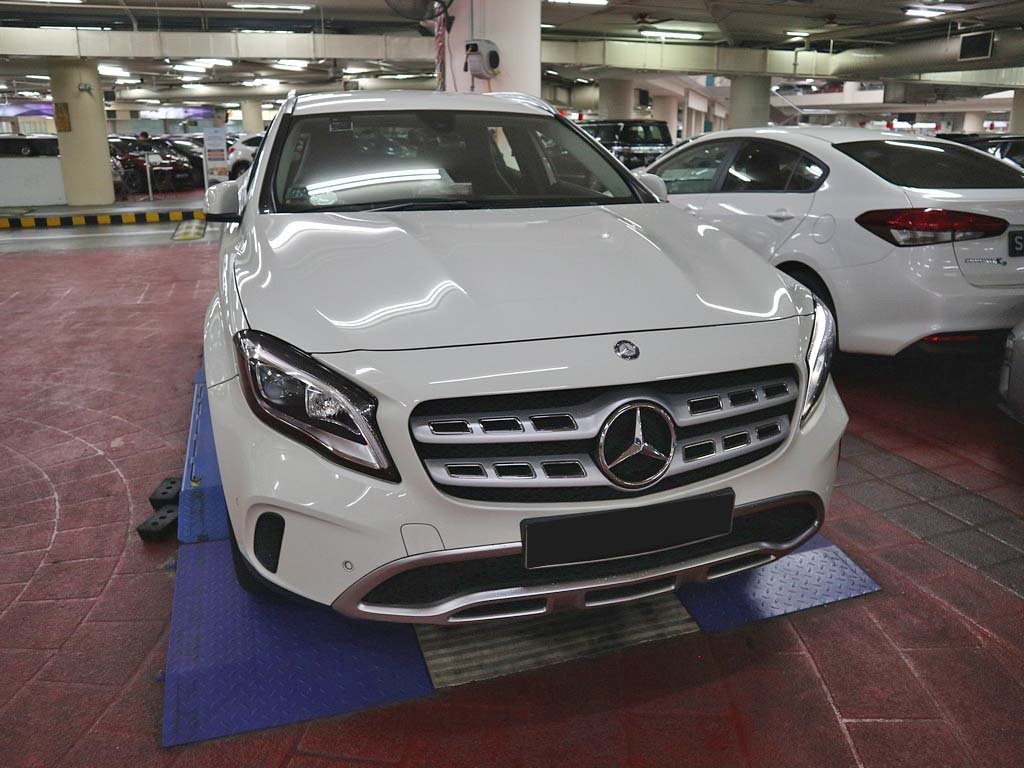 Mercedes Benz GLA180 (R18 BI)