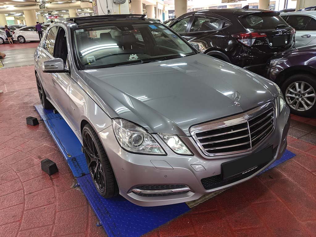 Mercedes Benz E250 CGI A