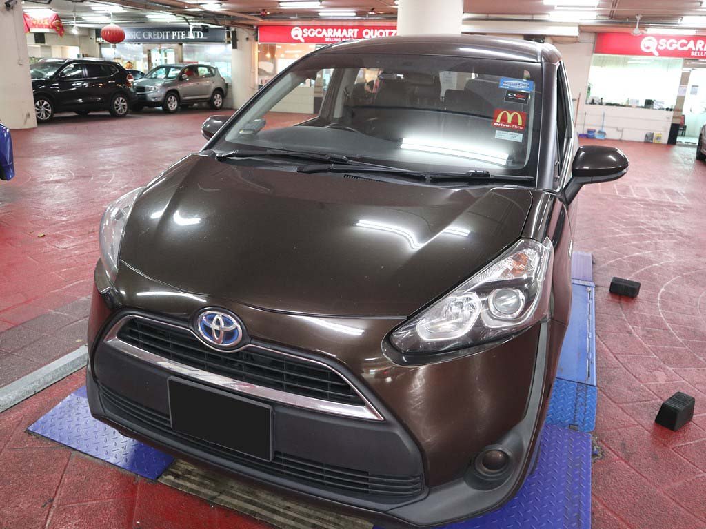 Toyota Sienta 1.5X CVT (Hybrid)