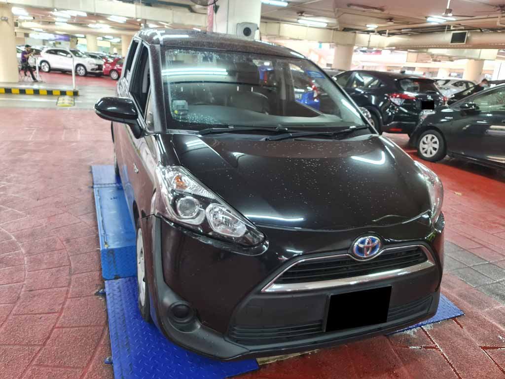 Toyota Sienta 1.5X AT (Hybrid)