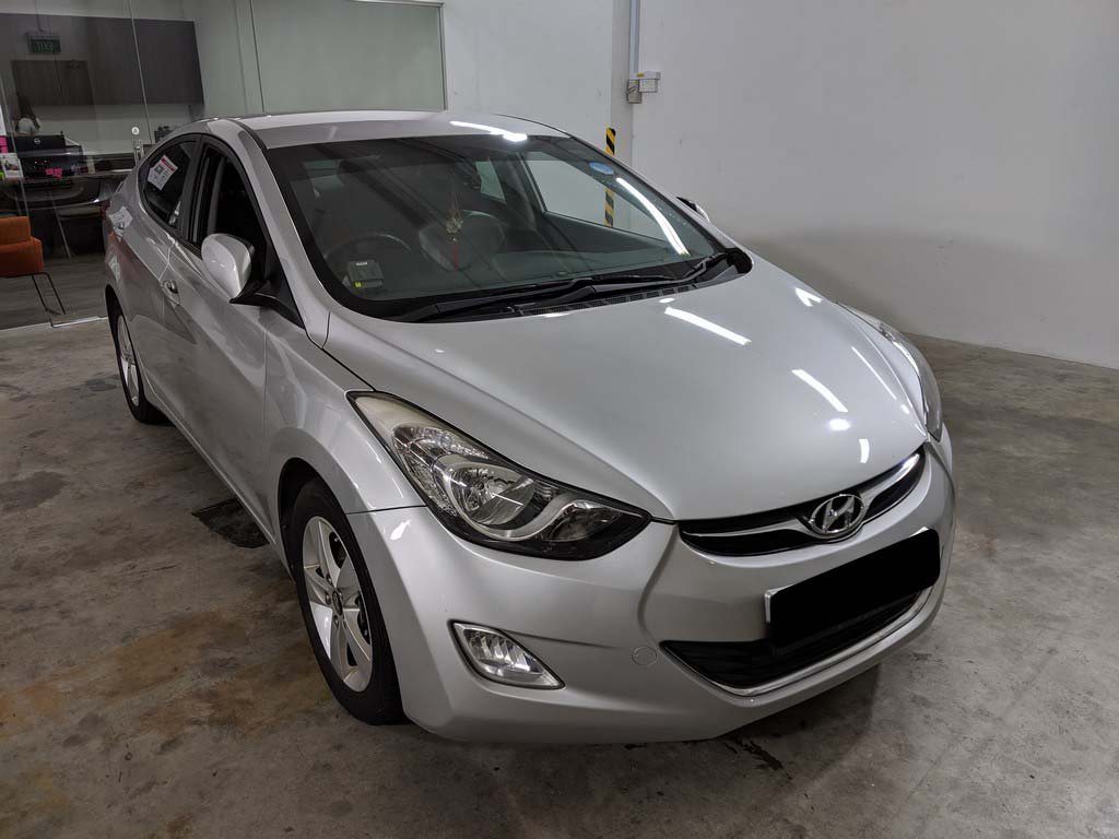 Hyundai Elantra 1.6 AT