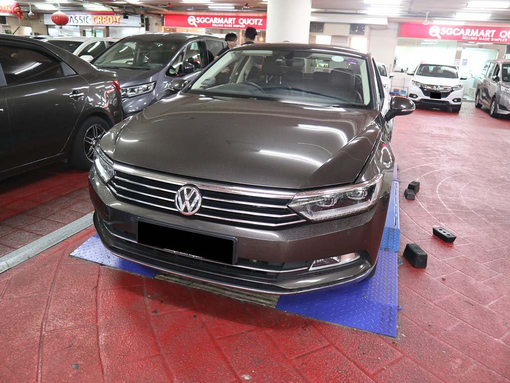 Volkswagen Passat B8 2.0A TFSI Sunroof HUD