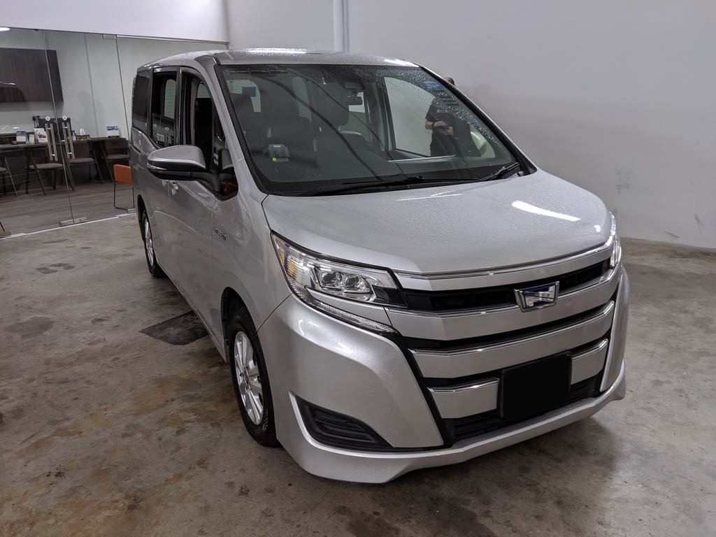 Toyota Noah 1.8X CVT (Hybrid)