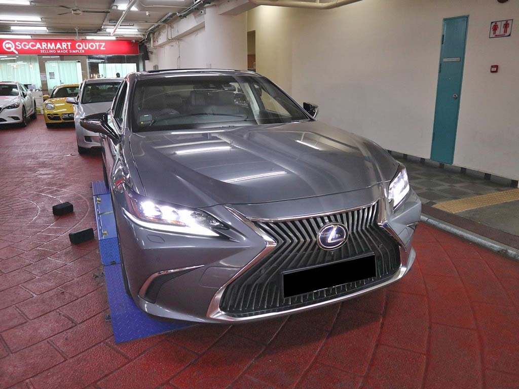 Lexus ES300H Sedan Luxury (Hybrid)