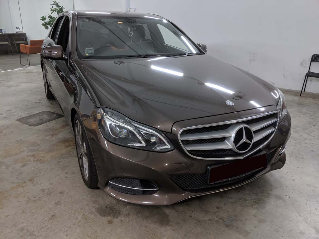 Mercedes Benz E200 Sedan (r18)