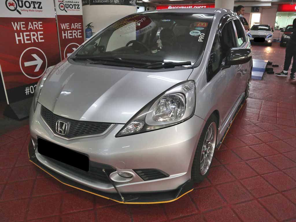 Honda Jazz 1.5L AT (COE Till 04/2024)