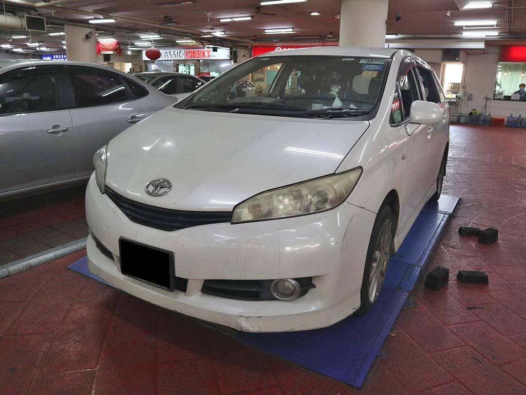 Toyota Wish 2.0 Auto (COE Till 01/2030)