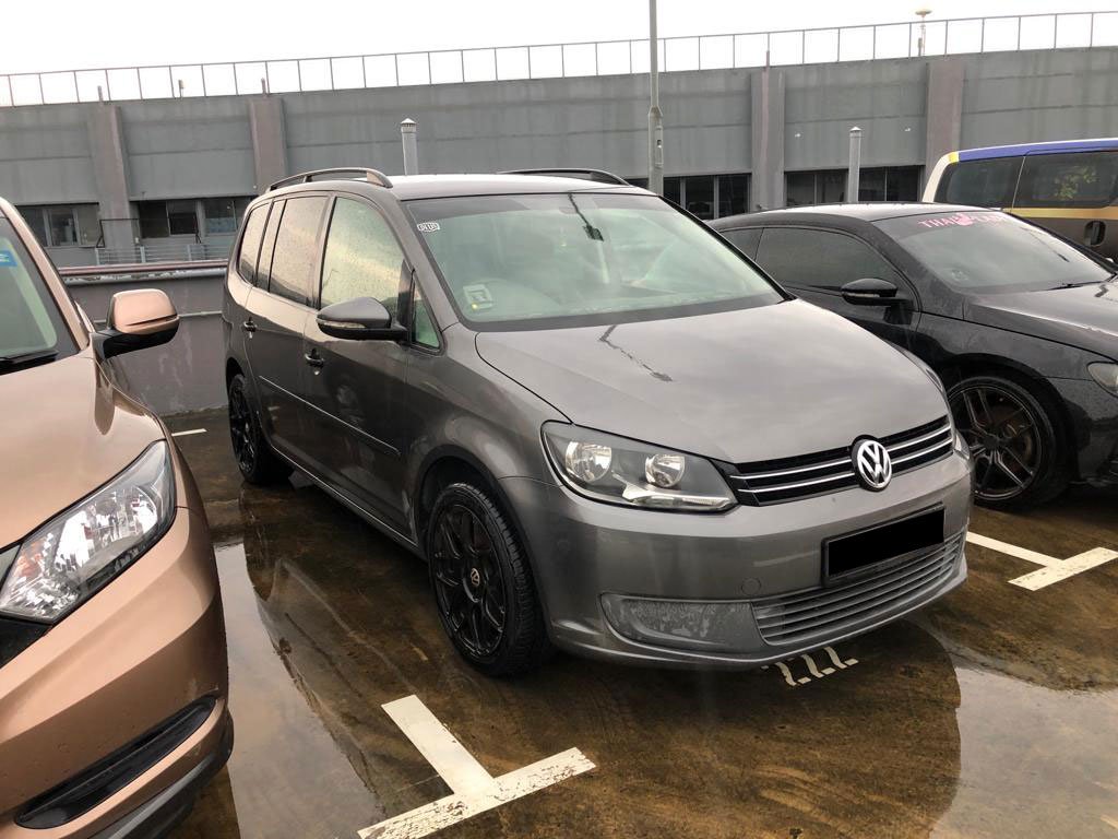 Volkswagen Touran 1.4A (COE Till 04/2031)