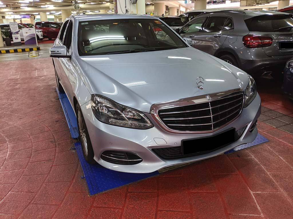 Mercedes Benz E200 Sedan (R17)