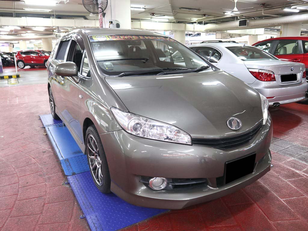 Toyota Wish 2.0 Auto (COE Till 02/2030)