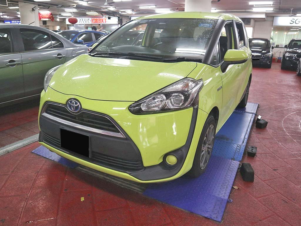 Toyota Sienta 1.5G (Hybrid)