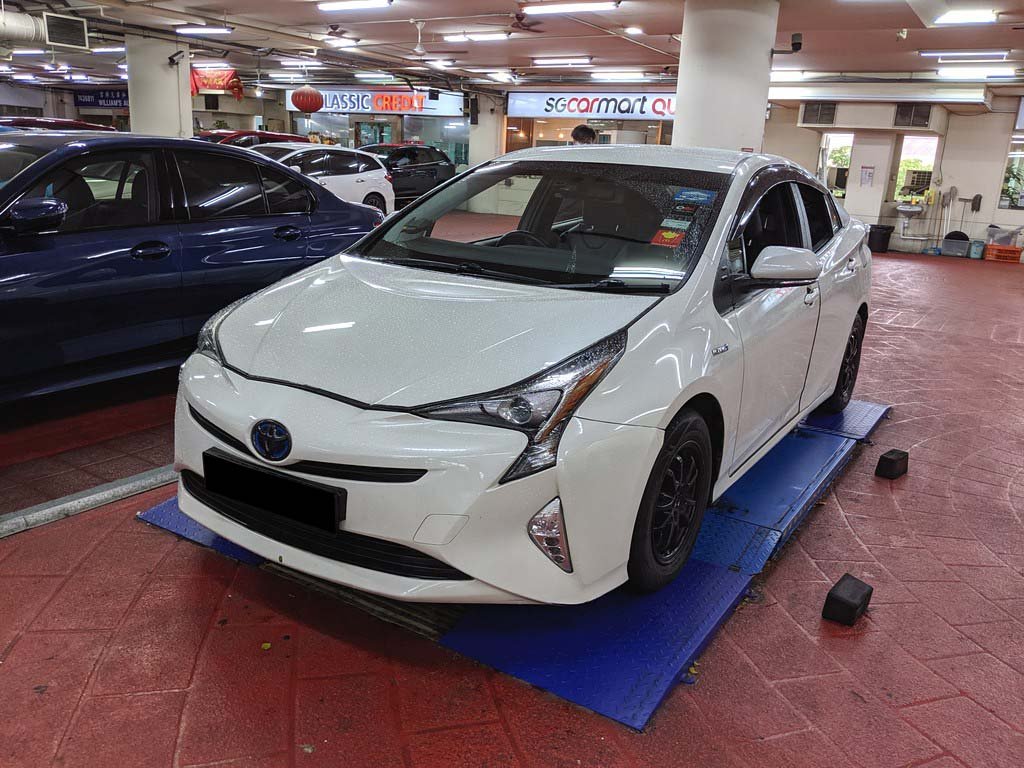 Toyota Prius 1.8S CVT (Hybrid)