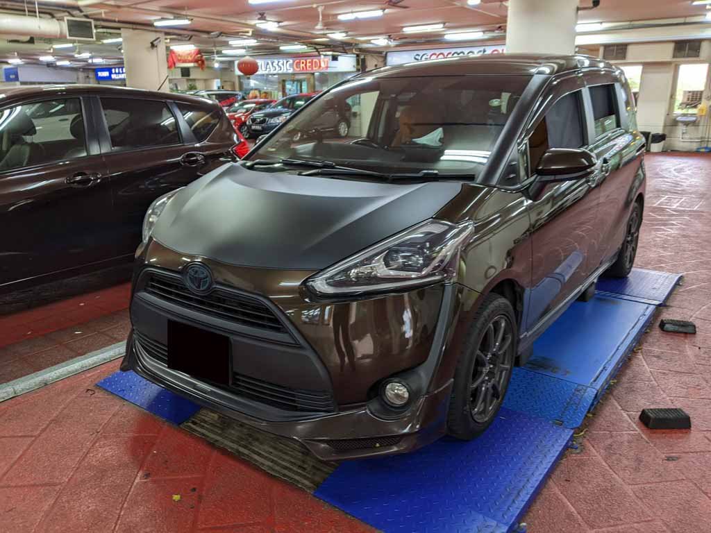 Toyota Sienta 1.5G A (Hybrid)