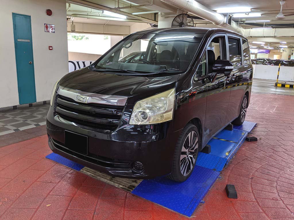 Toyota Noah 2.0X A (COE Till 09/2023)