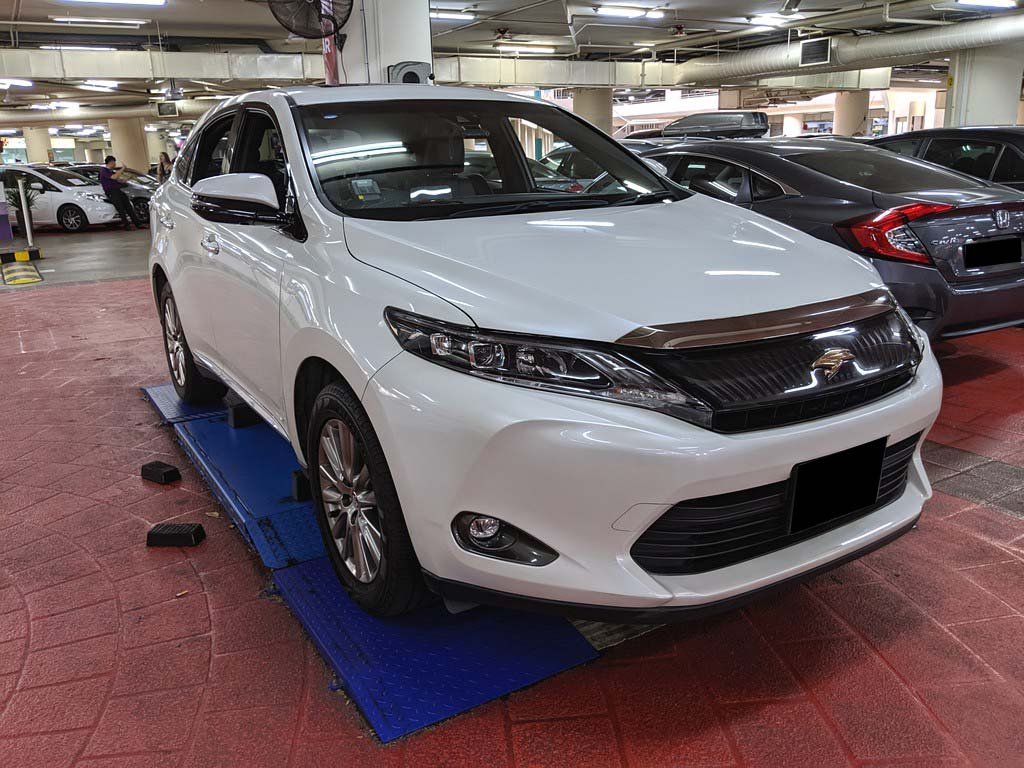 Toyota Harrier Premium 2.0 CVT